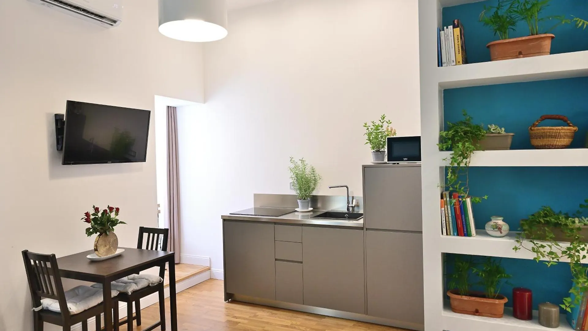 Apartment At Home Montebello Rome Italy